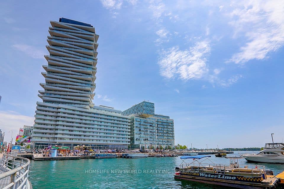 15 Queens Quay E 1906, Toronto, ON M5E 0C5 – main photo