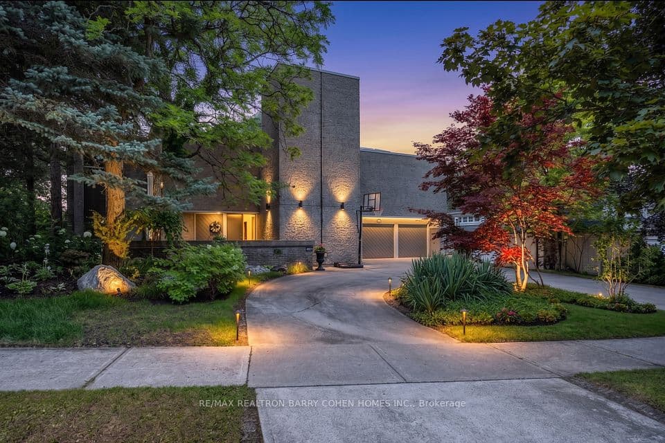 10 Penwood Crescent, Toronto, ON M3B 2B9 – main photo