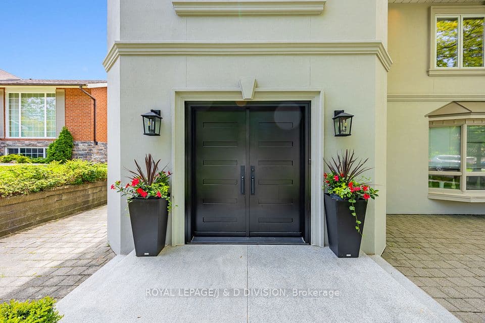 31 George Henry Boulevard, Toronto, ON M2J 1E3 – photo 2