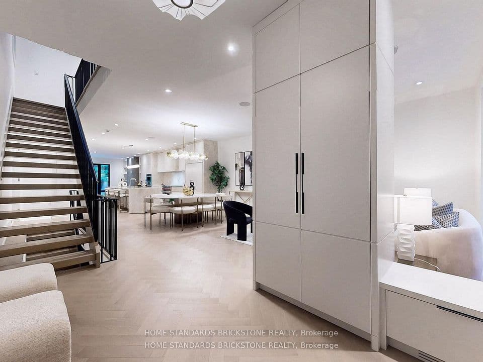 38 Elgin Avenue, Toronto, ON M5R 1G6 – photo 3