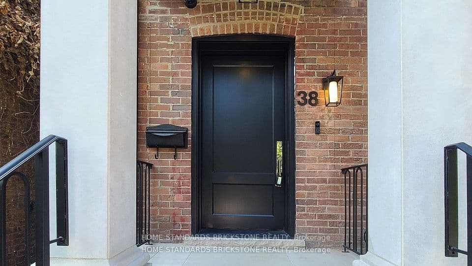 38 Elgin Avenue, Toronto, ON M5R 1G6 – photo 2
