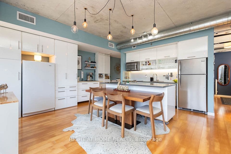 32 Trolley Crescent 508, Toronto, ON M5A 0E8 – main photo