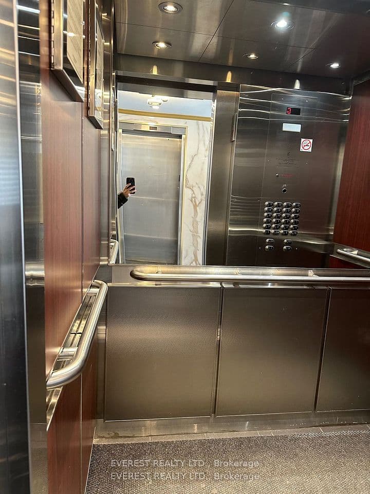10 Sunny Glenway 1406, Toronto, ON M3C 2Z3 – photo 3