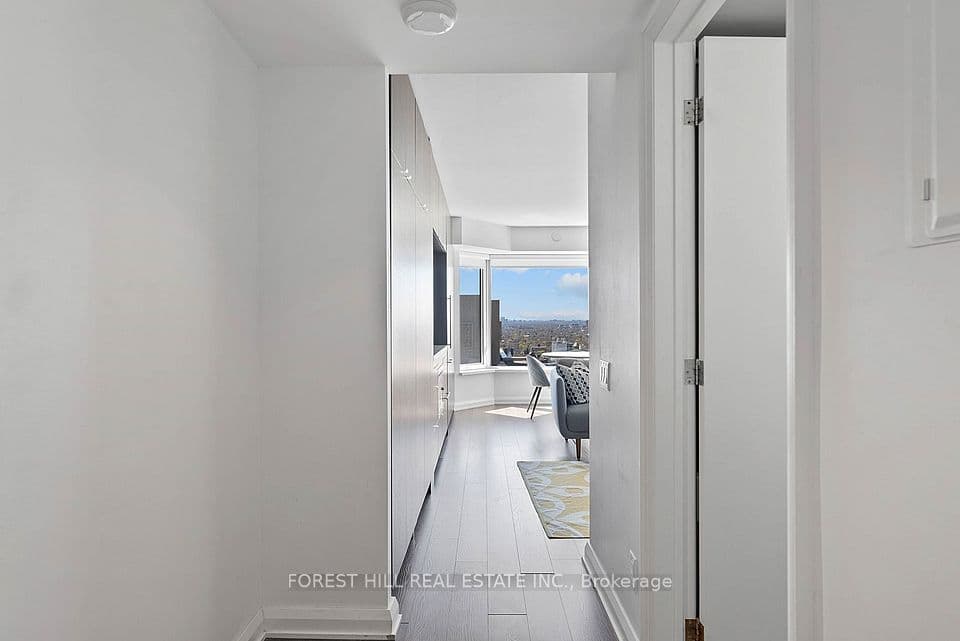 155 Yorkville Avenue 2917, Toronto, ON M5R 0B4 – photo 2