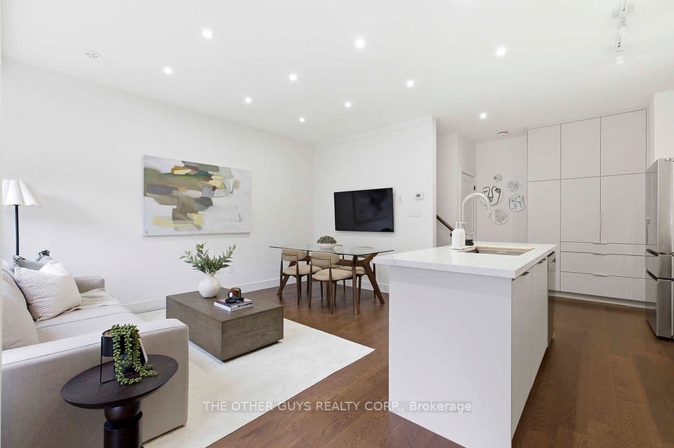 9R Clintwood Gate 18, Toronto, ON M3A 0A8 – photo 3