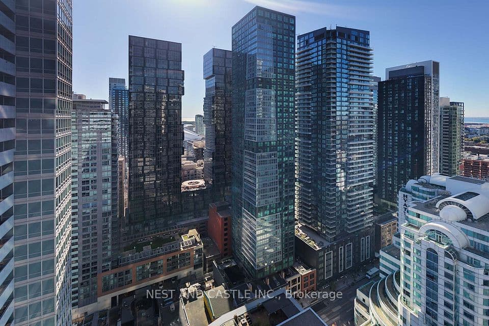 327 King Street W 4104, Toronto, ON M5V 1J9 – main photo