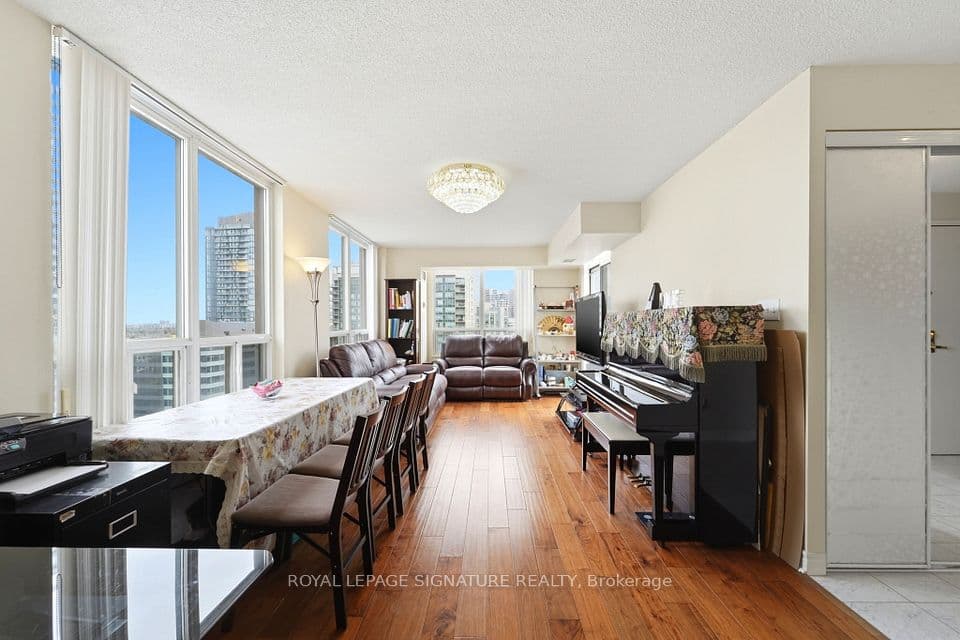28 Empress Avenue 2302, Toronto, ON M2N 6Z7 – photo 2