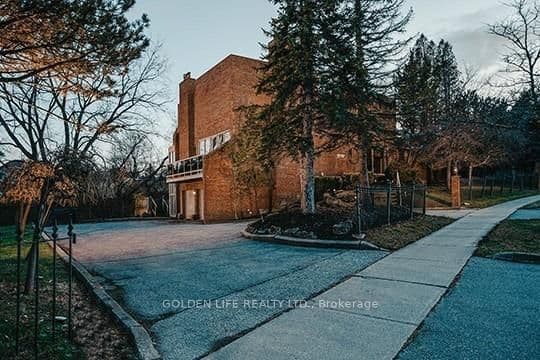 1 Garnier Court, Toronto, ON M2M 4C7 – main photo