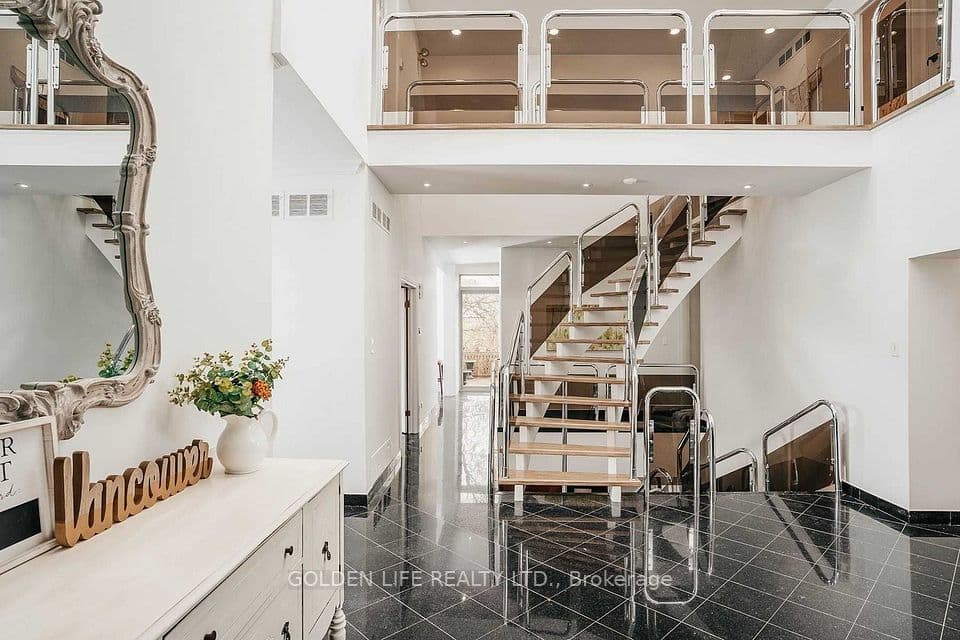 1 Garnier Court, Toronto, ON M2M 4C7 – photo 3