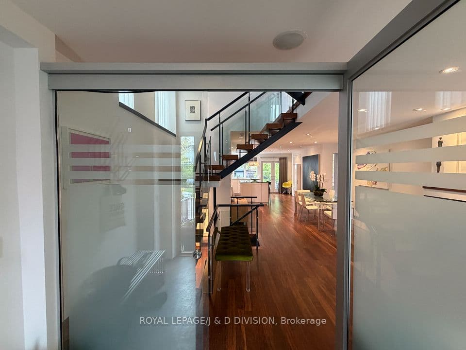 44 Standish Avenue, Toronto, ON M4W 3B1 – photo 2