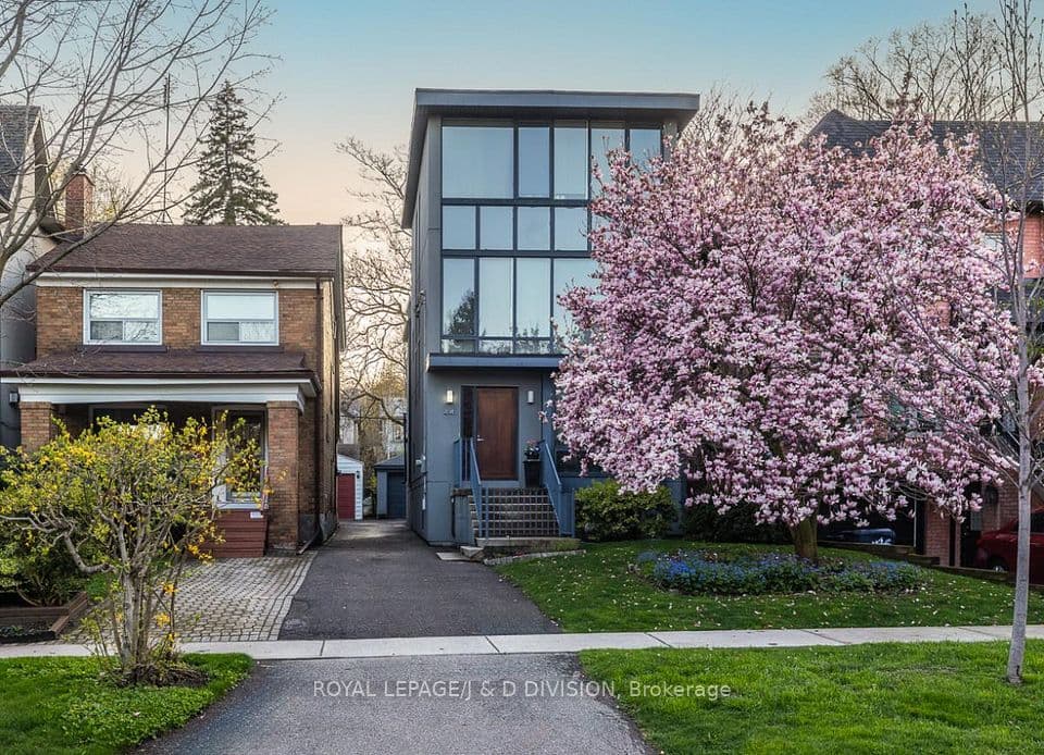 44 Standish Avenue, Toronto, ON M4W 3B1 – main photo