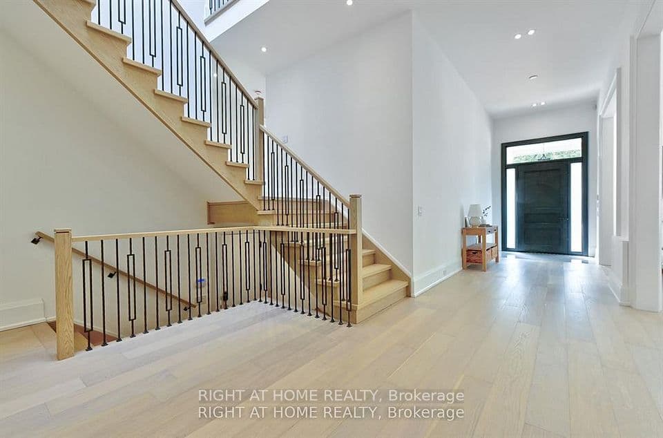 27 Hurlingham Crescent, Toronto, ON M3B 2P9 – photo 2