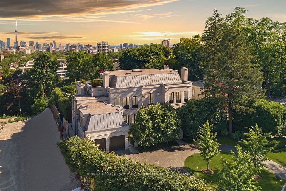 17 Ardwold Gate, Toronto, ON M5R 2W1 – photo 2