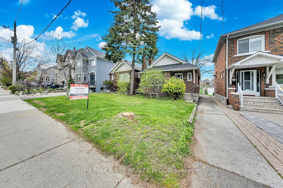 284 Fairlawn Avenue, Toronto, ON M5M 1T1 – main photo