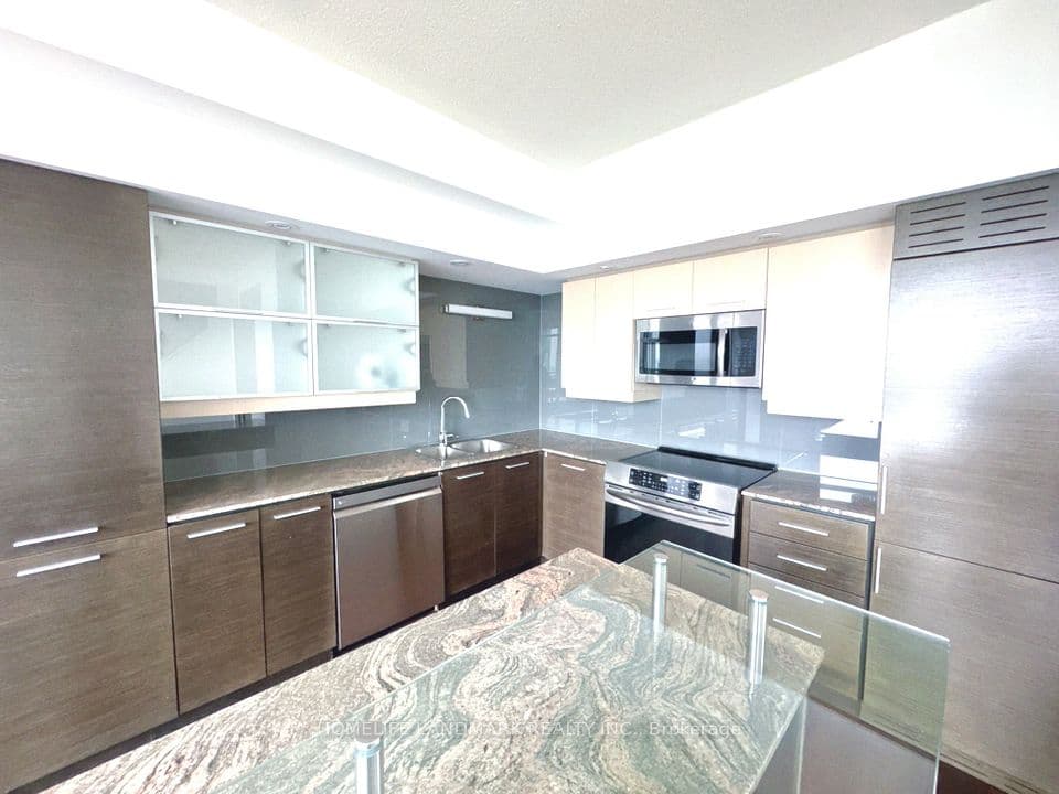 8 Telegram Mews 833, Toronto, ON M5V 3Z5 – photo 3