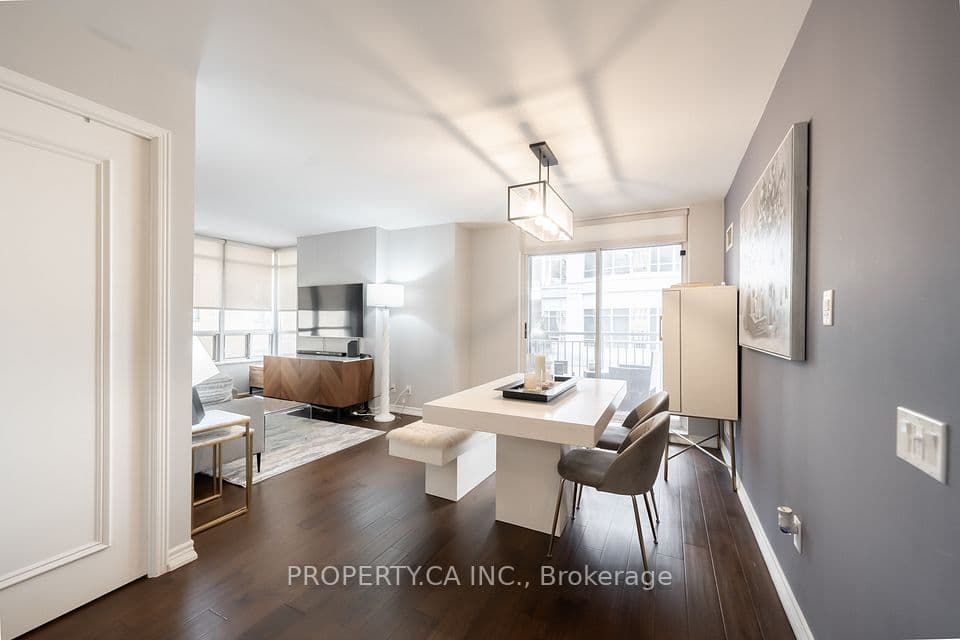 60 St Clair Avenue W 202, Toronto, ON M4V 1M1 – main photo