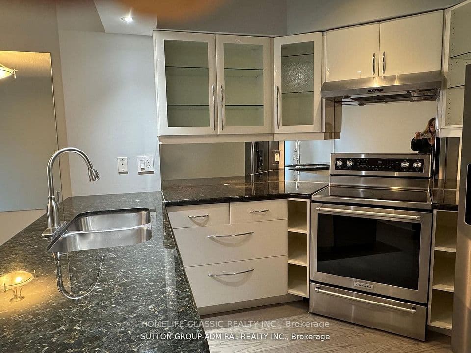 909 Bay Street 905, Toronto, ON M5S 3G2 – photo 3