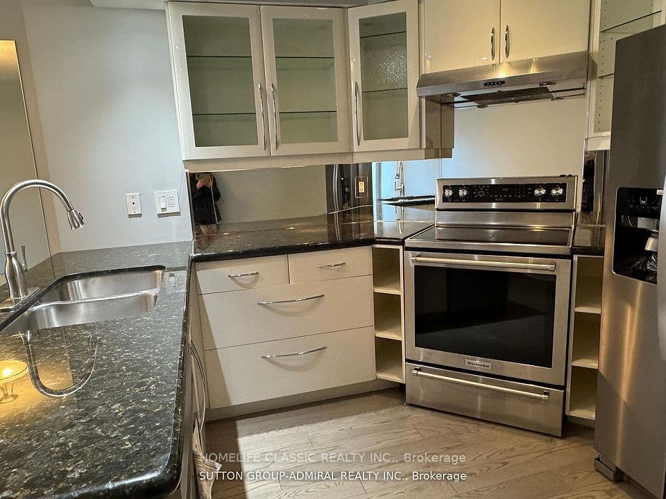 909 Bay Street 905, Toronto, ON M5S 3G2 – photo 2