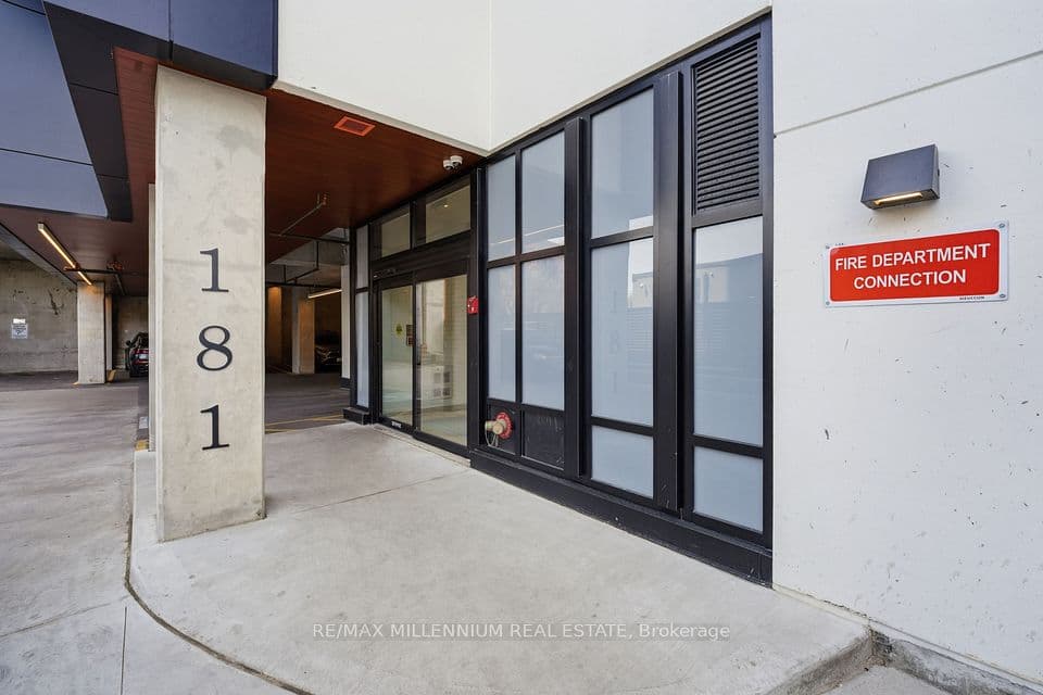 181 Sterling Road 314, Toronto, ON M6R 2B2 – main photo