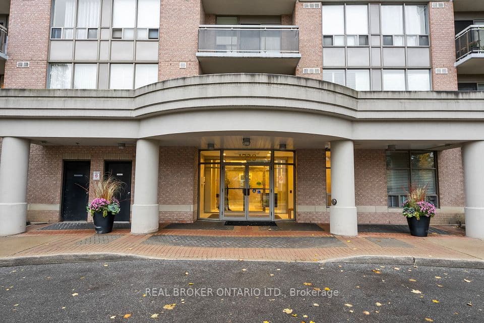 1720 Eglinton Avenue E 601, Toronto, ON M4A 2X8 – photo 3