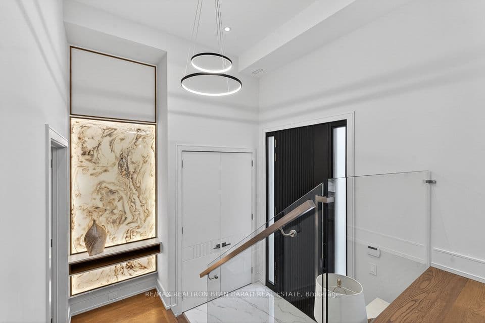 23 Terrace Avenue, Toronto, ON M2R 1E8 – photo 2