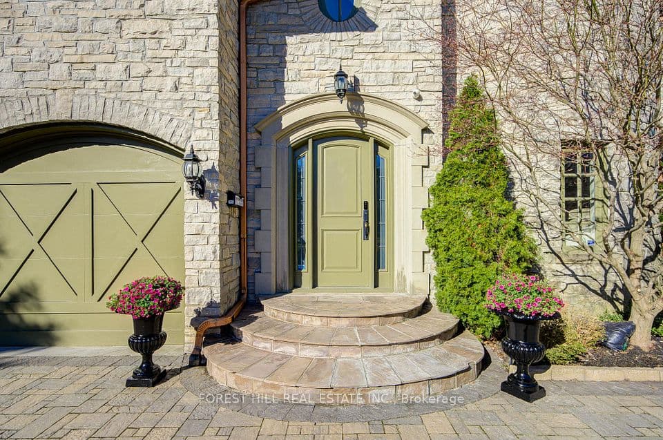 7 Legacy Court, Toronto, ON M2L 2Y7 – photo 3