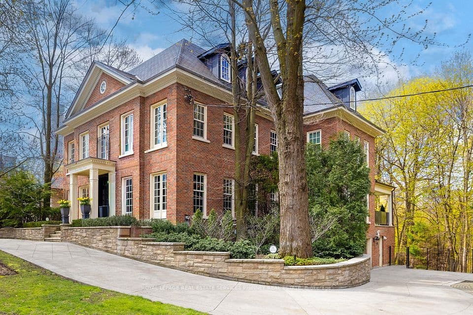 20 Cluny Drive, Toronto, ON M4W 2P7 – photo 2