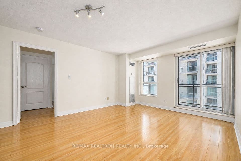 188 Doris Avenue 803, Toronto, ON M2N 6Z5 – photo 2