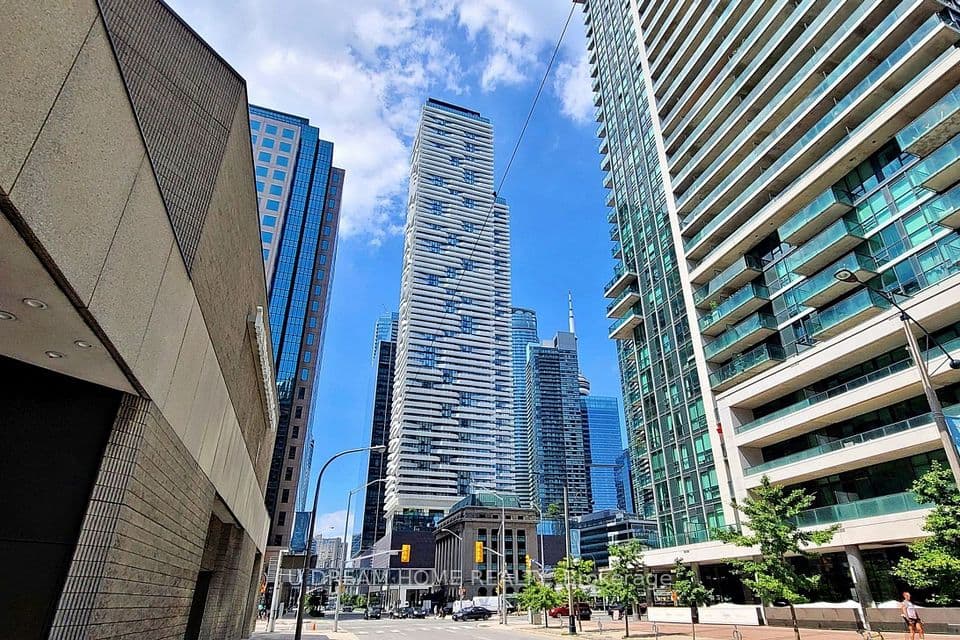 88 Harbour Street 6110, Toronto, ON M5J 1B7 – main photo