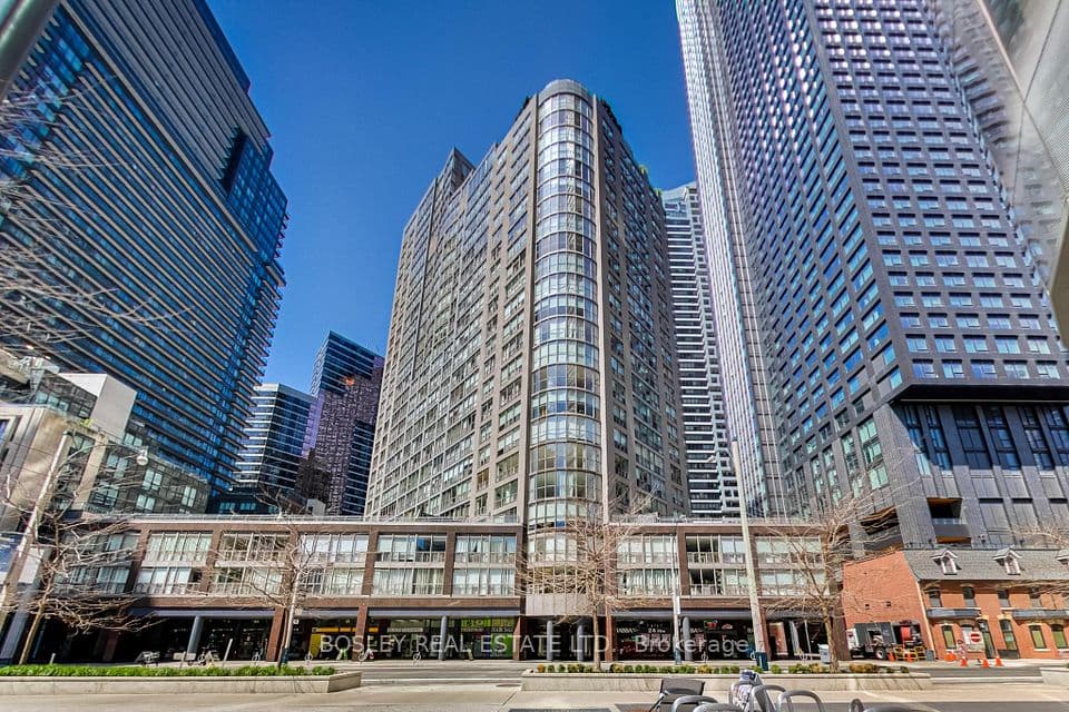 24 Wellesley Street W 209, Toronto, ON M4Y 2X6 – main photo