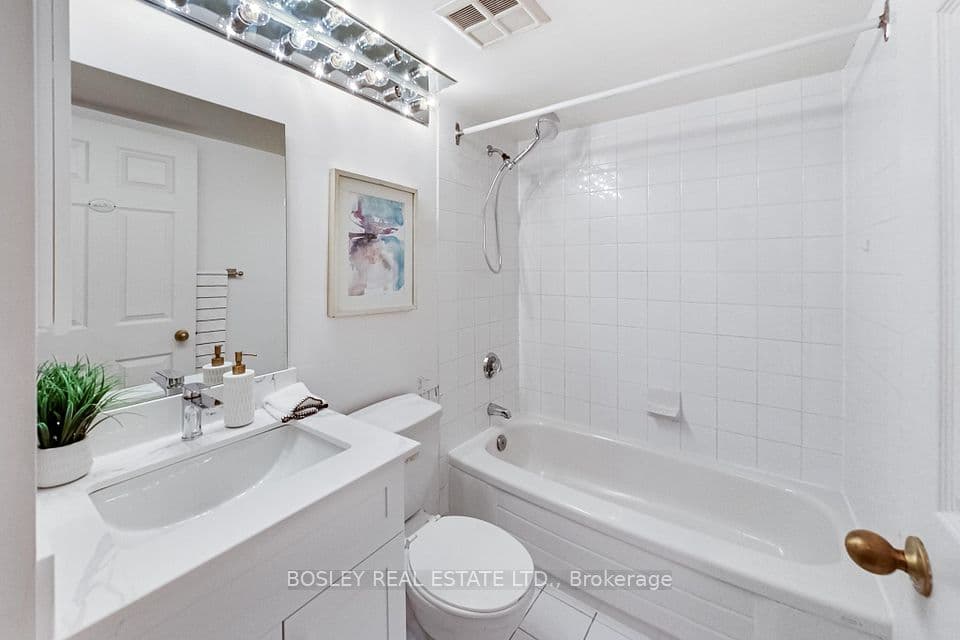 24 Wellesley Street W 209, Toronto, ON M4Y 2X6 – photo 3