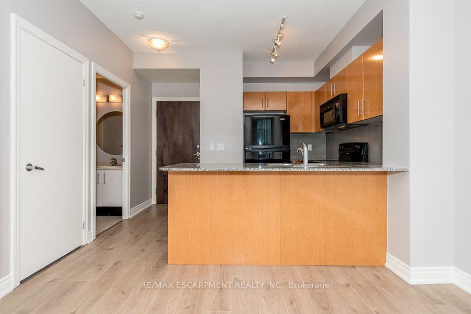 16 Yonge Street 2903, Toronto, ON M5E 2A1 – photo 2
