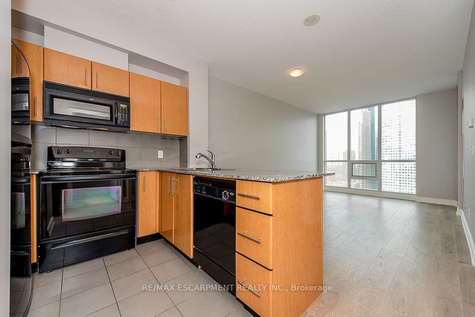 16 Yonge Street 2903, Toronto, ON M5E 2A1 – photo 3