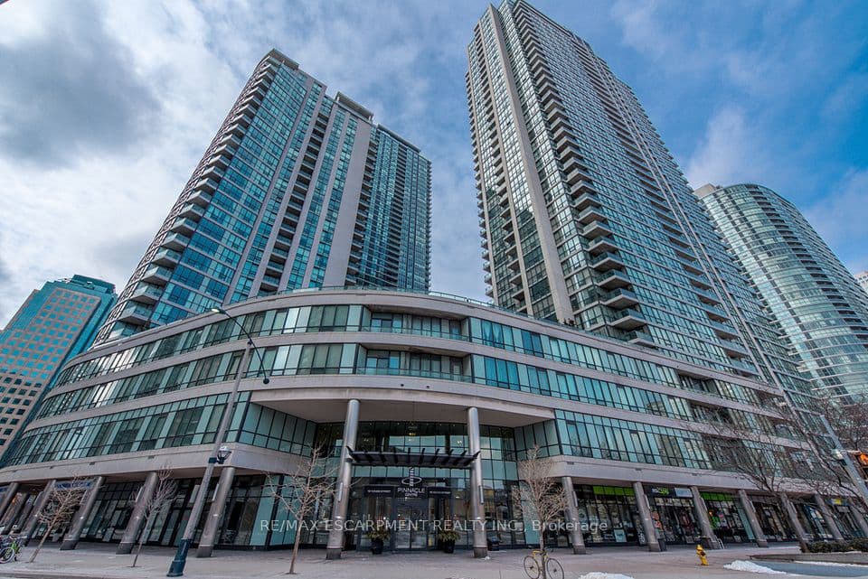 16 Yonge Street 2903, Toronto, ON M5E 2A1 – main photo