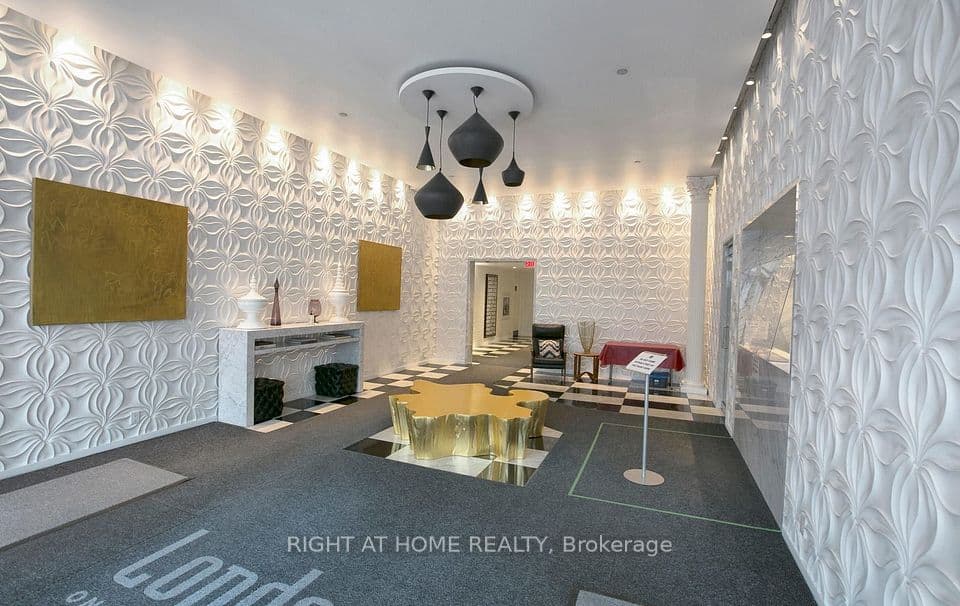 1 Scott Street 1409, Toronto, ON M5E 1A1 – photo 2