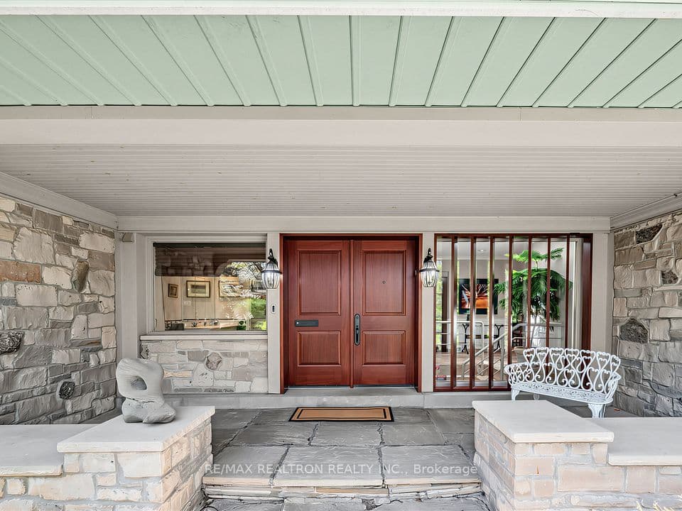 11 Mead Court, Toronto, ON M2L 2A5 – photo 3