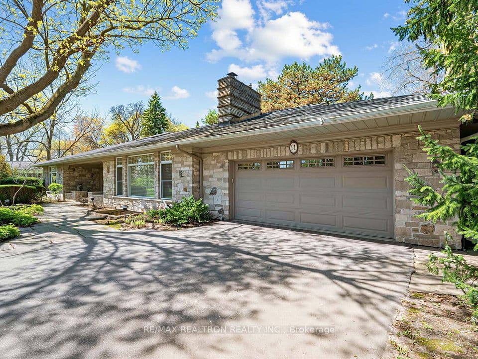 11 Mead Court, Toronto, ON M2L 2A5 – photo 2