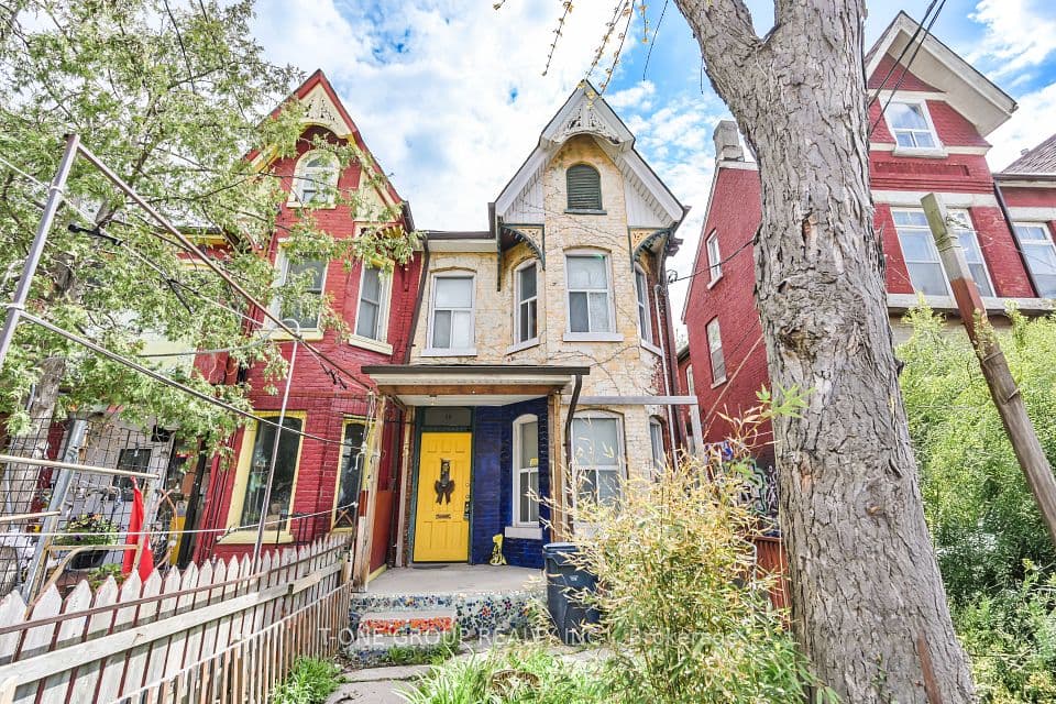 15 Kensington Avenue, Toronto, ON M5T 2J8 – main photo