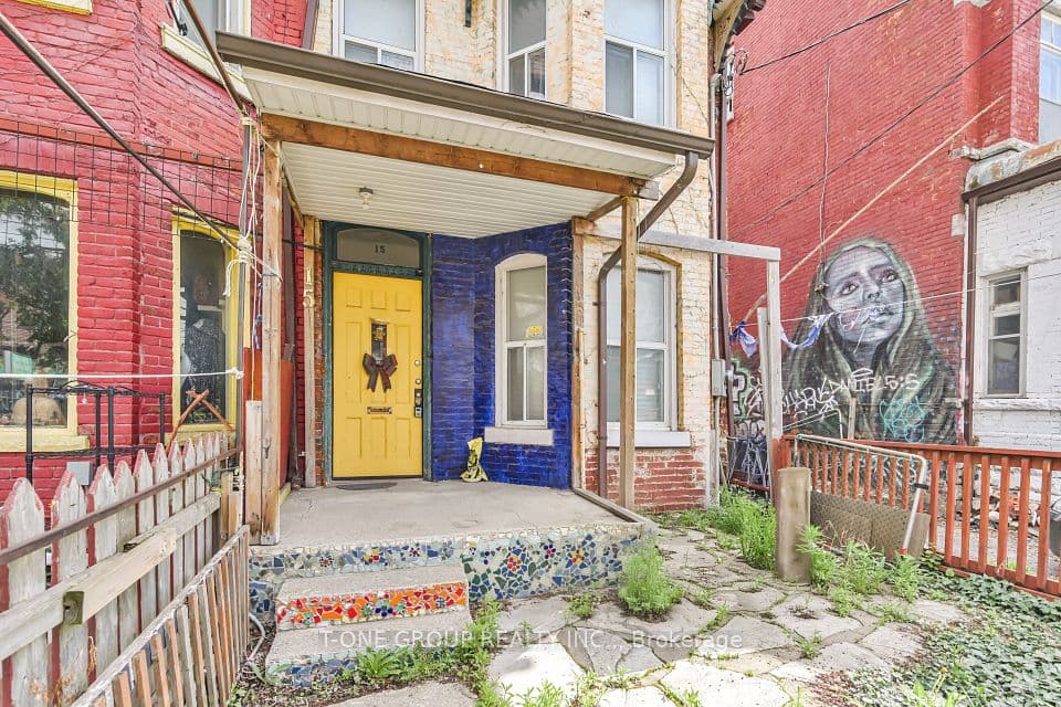15 Kensington Avenue, Toronto, ON M5T 2J8 – photo 2