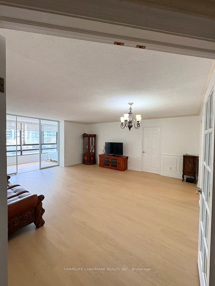77 Carlton Street 704, Toronto, ON M5B 2J7 – photo 2