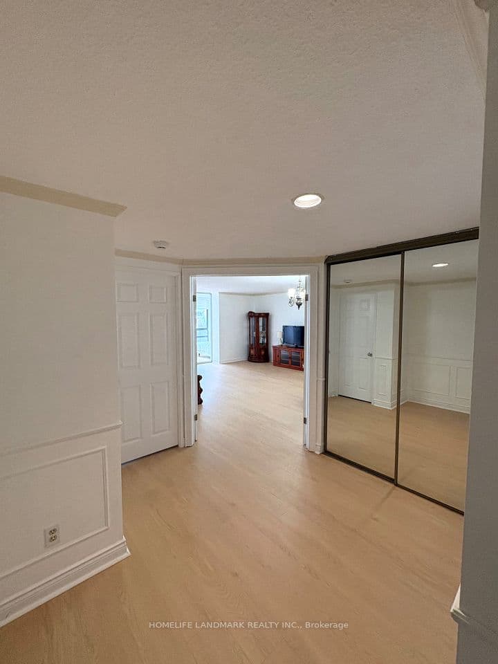 77 Carlton Street 704, Toronto, ON M5B 2J7 – main photo