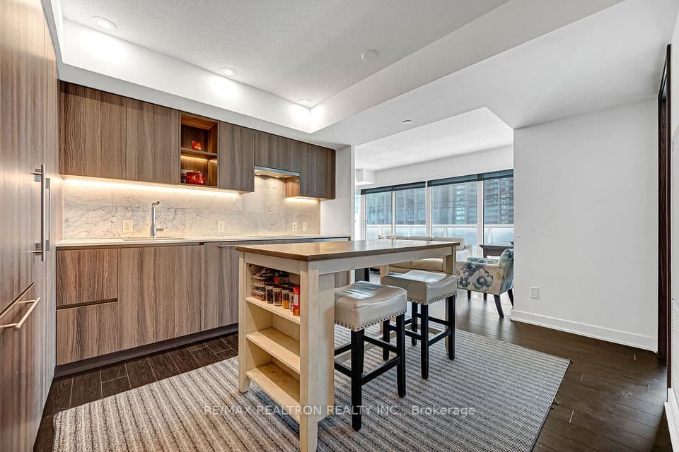 19 Bathurst Street 811, Toronto, ON M5V 0N2 – photo 2