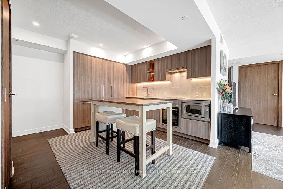 19 Bathurst Street 811, Toronto, ON M5V 0N2 – photo 3