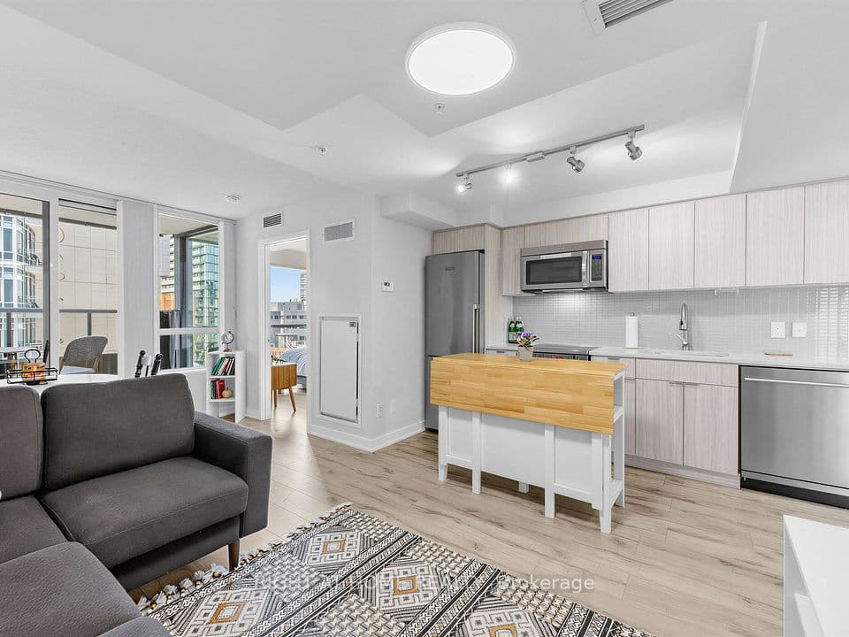 295 Adelaide Street W 1210, Toronto, ON M5V 0L4 – main photo