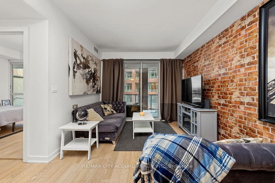 20 Bruyeres Mews 311, Toronto, ON M5V 0G8 – photo 2