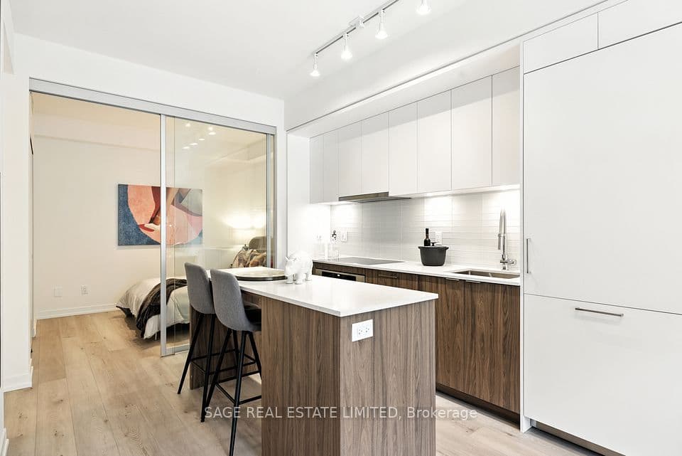 863 St Clair Avenue W 206, Toronto, ON M6C 1C4 – photo 3