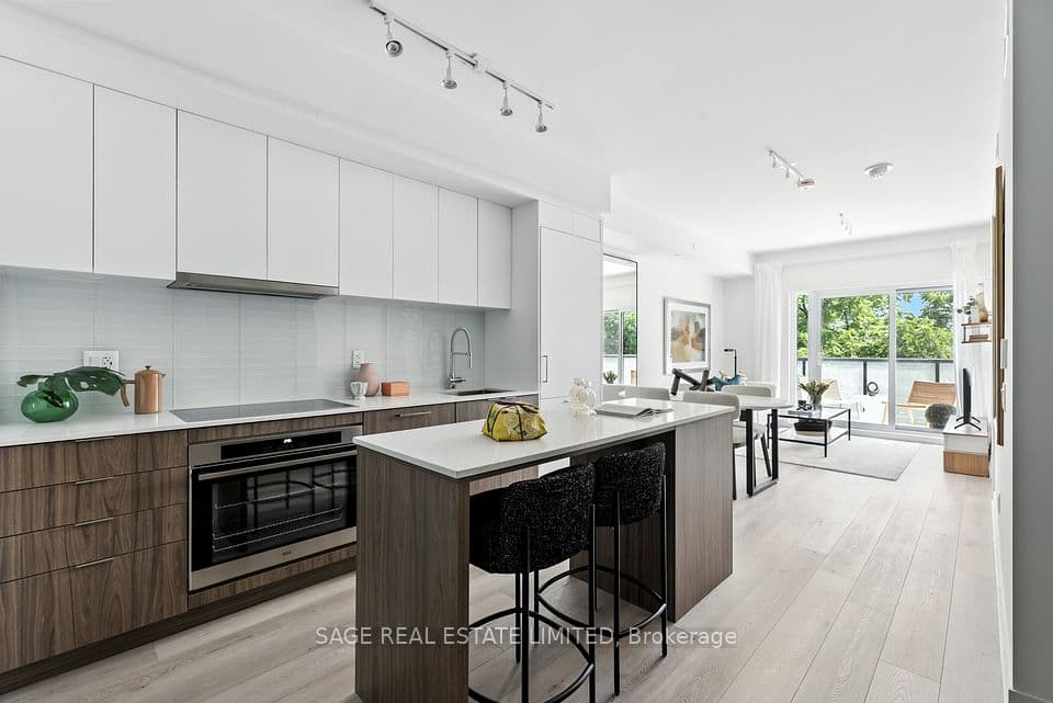 863 St Clair Avenue W 310, Toronto, ON M6C 1C4 – photo 2
