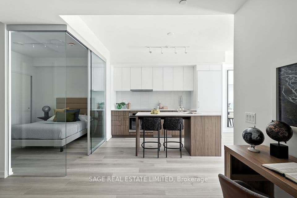 863 St Clair Avenue W 310, Toronto, ON M6C 1C4 – photo 3
