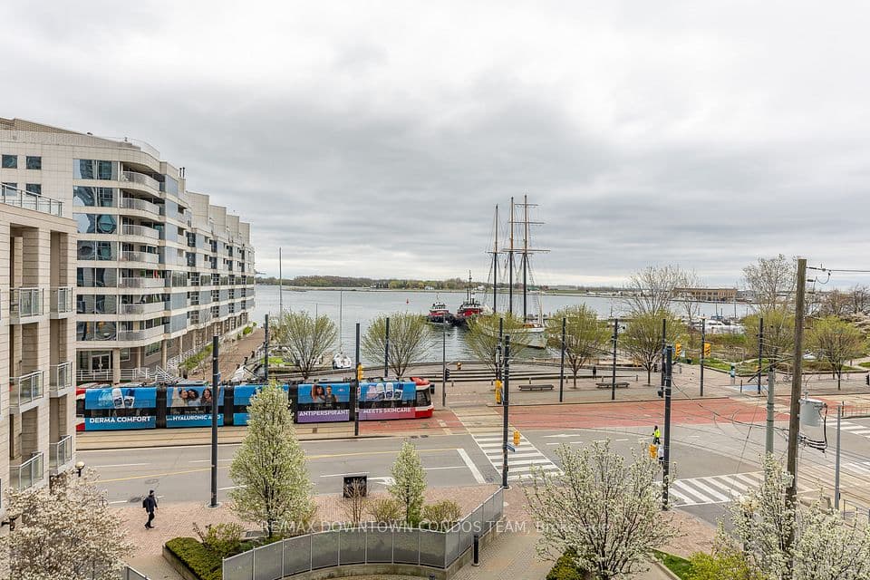 410 Queens Quay W 404, Toronto, ON M5V 3T1 – main photo