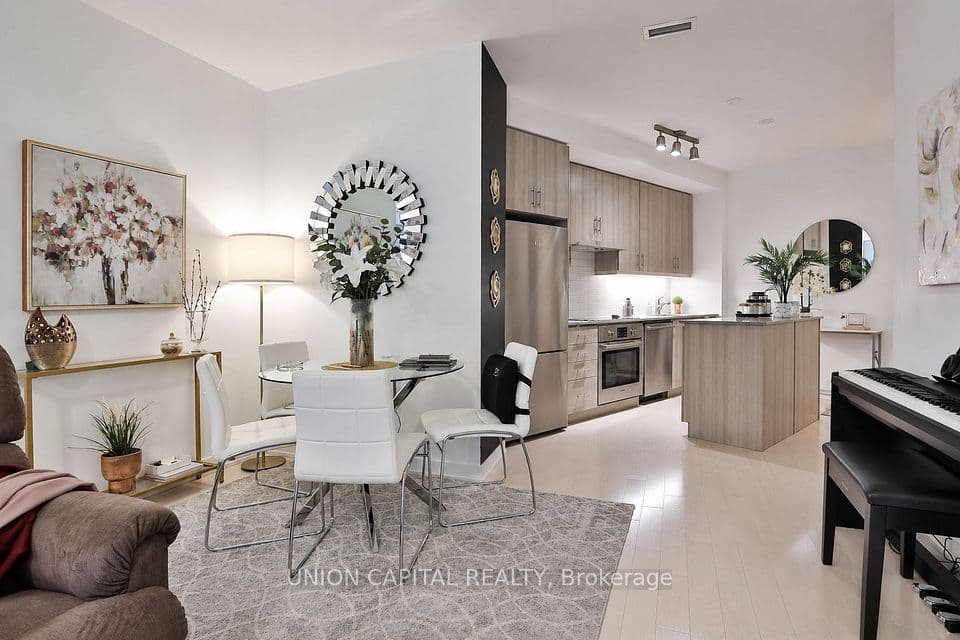 1 The Esplanade 404, Toronto, ON M5E 0A8 – main photo